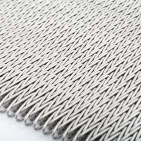 Heat-resistant conveyor belts